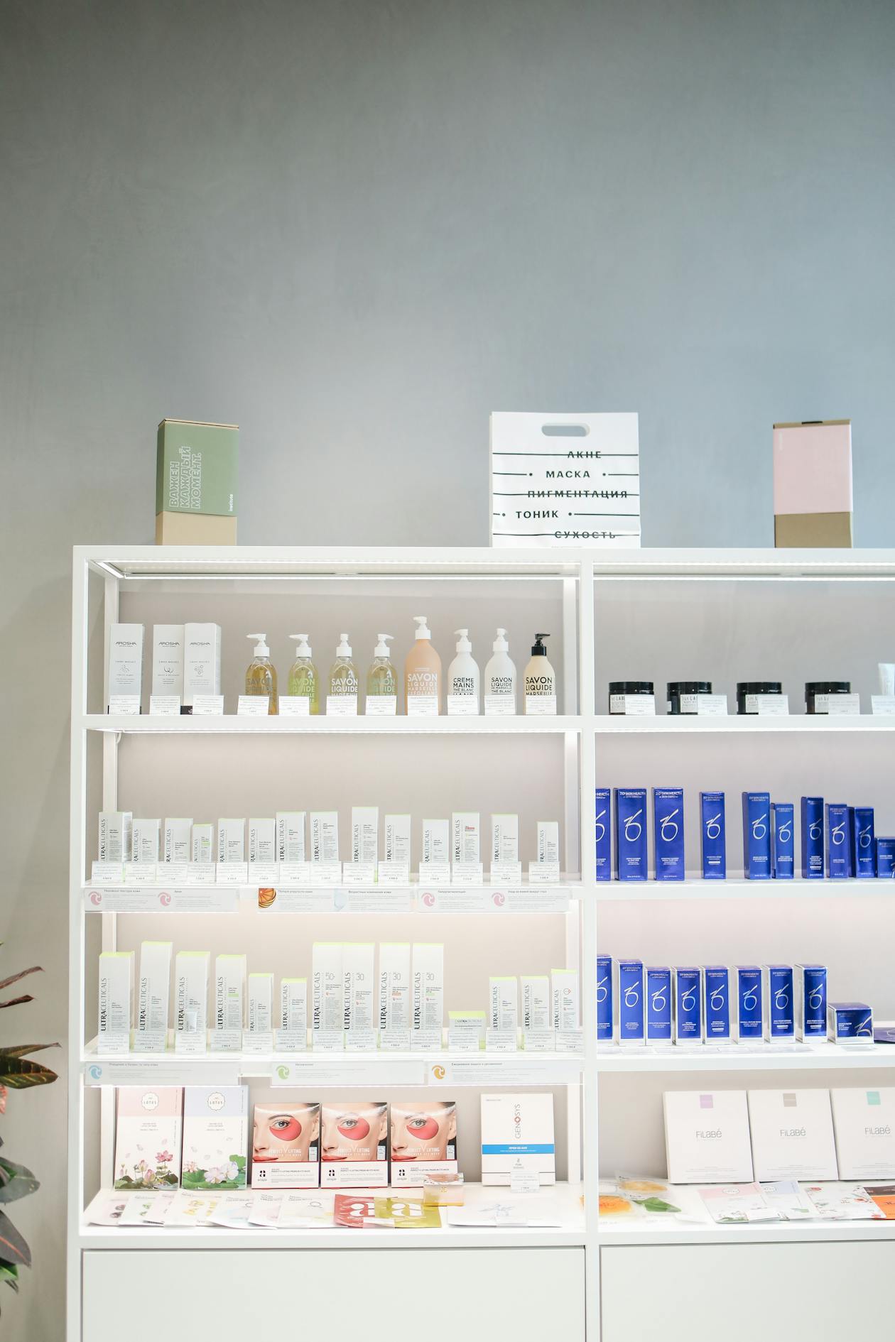 wholesale perfume by the pallet - lifestyle